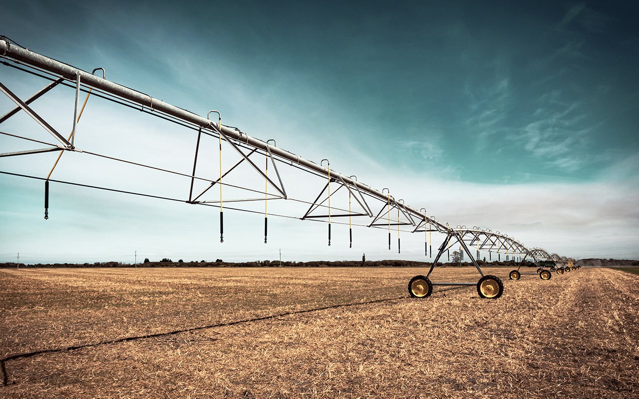 Dry field with water pivot